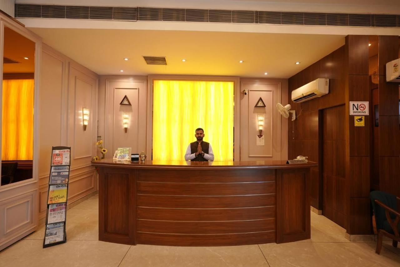 โฮเต็ล โคฮินัวร์ พาเลซ Hotel ลูดิฮานา ภายนอก รูปภาพ