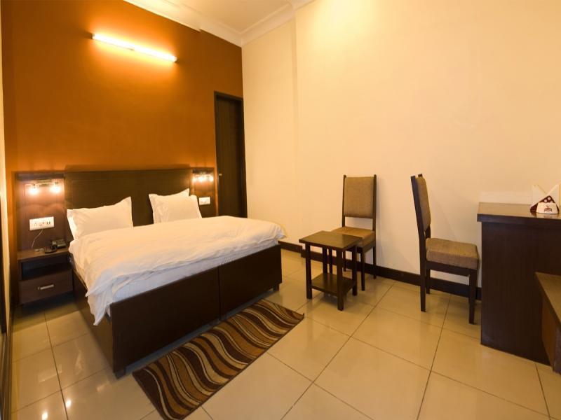 โฮเต็ล โคฮินัวร์ พาเลซ Hotel ลูดิฮานา ภายนอก รูปภาพ