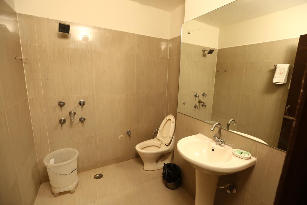 โฮเต็ล โคฮินัวร์ พาเลซ Hotel ลูดิฮานา ภายนอก รูปภาพ