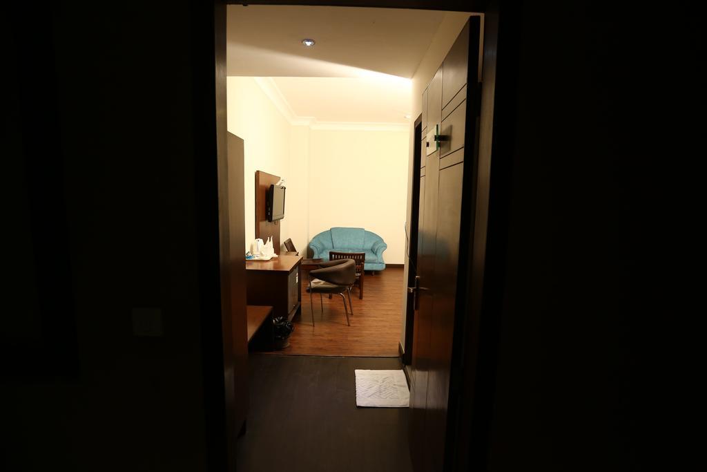 โฮเต็ล โคฮินัวร์ พาเลซ Hotel ลูดิฮานา ภายนอก รูปภาพ