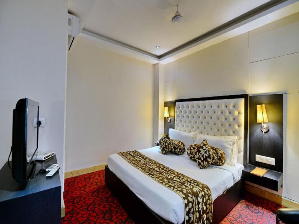 โฮเต็ล โคฮินัวร์ พาเลซ Hotel ลูดิฮานา ภายนอก รูปภาพ