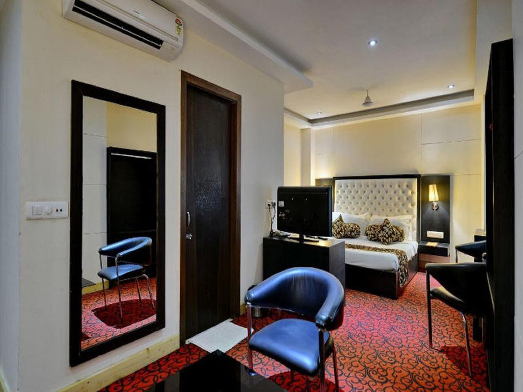 โฮเต็ล โคฮินัวร์ พาเลซ Hotel ลูดิฮานา ภายนอก รูปภาพ